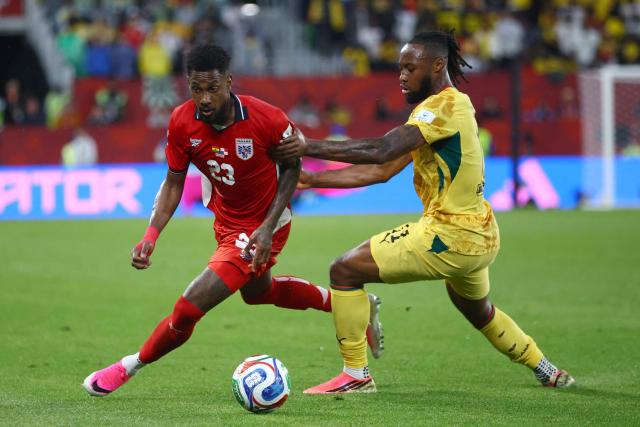 Panama's defender #23 Michael Amir Murillo and Ghana's forward #11 Antoine Semenyo fight for the ball during the 2026 World Cup Group L football match between Ghana and Panama at the Toronto Stadium in Toronto on June 17, 2026.  (Photo by Cole Burston / AFP)