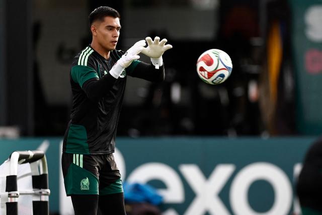 Mexico's goalkeeper #01 Raul Rangel takes part in a training session at Sports Arena in Zapopan, Mexico on June 17, 2026, on the eve of the 2026 World Cup football match between Mexico and South Korea. (Photo by Ulises RUIZ / AFP)