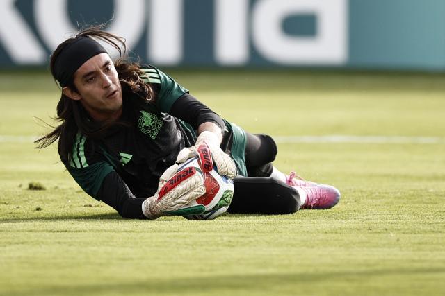 Mexico's goalkeeper #12 Carlos Acevedo takes part in a training session at Sports Arena in Zapopan, Mexico on June 17, 2026, on the eve of the 2026 World Cup football match between Mexico and South Korea. (Photo by Ulises RUIZ / AFP)