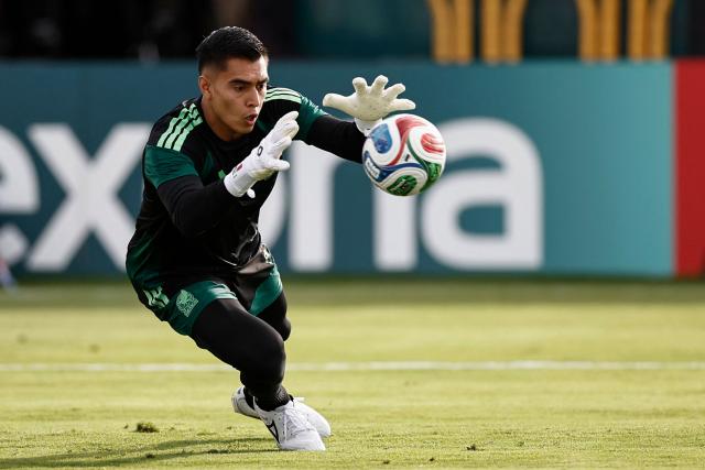 Mexico's goalkeeper #01 Raul Rangel takes part in a training session at Sports Arena in Zapopan, Mexico on June 17, 2026, on the eve of the 2026 World Cup football match between Mexico and South Korea. (Photo by Ulises RUIZ / AFP)