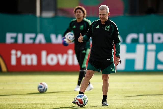 Mexico's head coach Javier Aguirre takes part in a training session at Sports Arena in Zapopan, Mexico on June 17, 2026, on the eve of the 2026 World Cup football match between Mexico and South Korea. (Photo by Ulises RUIZ / AFP)