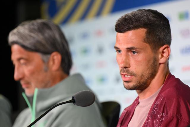 Switzerland's midfielder #08 Remo Freuler speaks during a press conference in Los Angeles, California on June 17, 2026, on the eve of the 2026 World Cup football match between Switzerland and Bosnia and Herzegovina.  (Photo by Patrick T. Fallon / AFP)