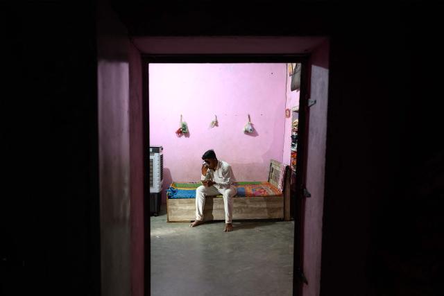 This photograph taken on May 29, 2026 shows herdsman Sawai Singh Bhati sitting on a bed inside his room in 34 degrees Celsius temperatures, at his house in Sanwata village on the outskirts of Rajasthan's Jaisalmer city. In India's hot plains, scorching summers have become increasingly harder to endure, requiring adaptations and forcing life into the hours of dark before the sun turns punishing. Temperatures in Singh's Sanwata village hit 45C in early June, as is often during the summer with the highest temperature recorded in the area as 49C. (Photo by Manan VATSYAYANA / AFP)