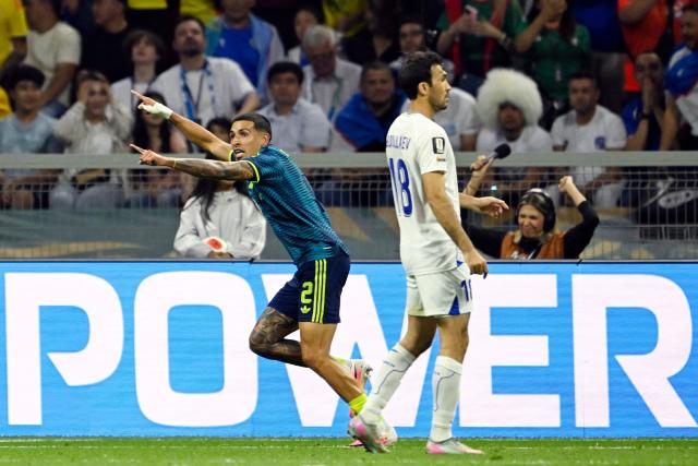 Colombia's defender #02 Daniel Munoz celebrates scoring his team's first goal during the 2026 World Cup Group K football match between Uzbekistan and Colombia at the Mexico City Stadium in Mexico City on June 17, 2026.  (Photo by Alfredo ESTRELLA / AFP)