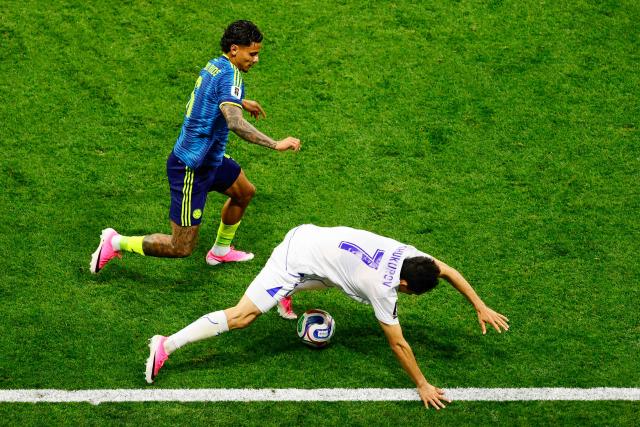 Colombia's midfielder #06 Richard Rios and Uzbekistan's midfielder #07 Otabek Shukurov fight for the ball during the 2026 World Cup Group K football match between Uzbekistan and Colombia at the Mexico City Stadium in Mexico City on June 17, 2026.  (Photo by Rodrigo Oropeza / AFP)