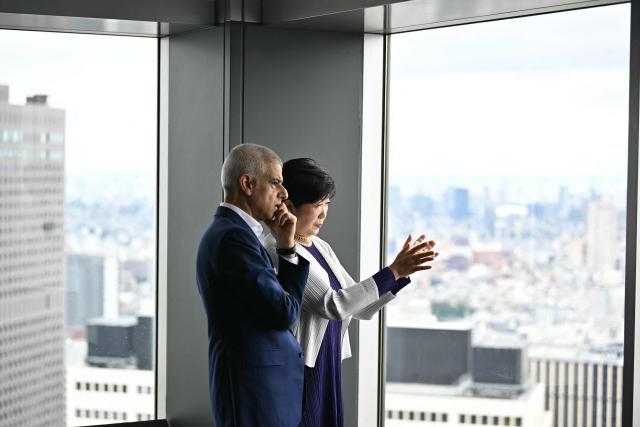 London's Mayor Sadiq Khan (L) and Tokyo Governor Yuriko Koike visit the observation deck on the 45th floor of the Tokyo Metropolitan Government building in Tokyo on June 18, 2026. (Photo by Philip FONG / AFP)