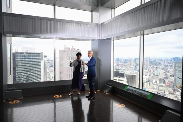 London's Mayor Sadiq Khan (R) and Tokyo Governor Yuriko Koike visit the observation deck on the 45th floor of the Tokyo Metropolitan Government building in Tokyo on June 18, 2026. (Photo by Philip FONG / AFP)
