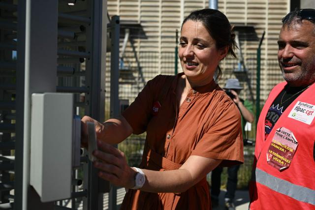 French trade union General Confederation of Labour (CGT) secretary general Sophie Binet  (L) arrives at the Paper pulp producer Fibre Excellence factory site in Saint-Gaudens, south western France, on June 18, 2026 during a rally organised by employees as the company faces the withdrawal of its shareholder from Indonesia, Jackson Widjaja. The Fibre Excellence group, which employs 670 people, 275 in Saint-Gaudens and 270 in Tarascon, produces 500,000 tonnes annually out of the two million tonnes of paper pulp consumed in France. (Photo by Lionel BONAVENTURE / AFP)