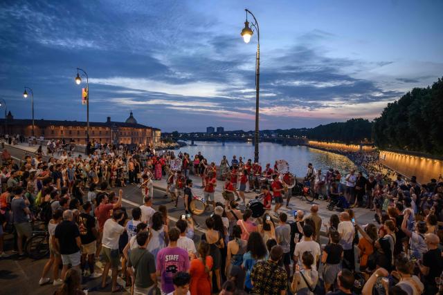 (FILES) Musicians play on a street during France's annual street music festival "Fete de la Musique" in Toulouse on June 21, 2025. Like every year the French midsummer Festival of Music also known as Fete de la Musique is set to take place in France, on the day of summer solstice June 21. (Photo by Ed JONES / AFP)