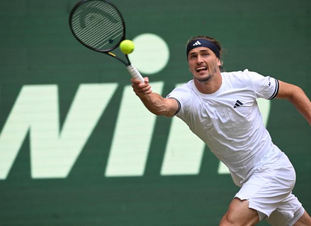 Germany's Alexander Zverev returns the ball to Germany's Yannick Hanfmann during their men's singles round of 16 tennis match of the Halle Open ATP tennis tournament in Halle, western Germany, on June 18, 2026. (Photo by CARMEN JASPERSEN / AFP)