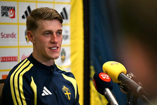 Sweden's midfielder #21 Alexander Bernhardsson gives a press conference at the FC Dallas Stadium in Dallas on June 18, 2026, during the 2026 World Cup football tournament. (Photo by Paul ELLIS / AFP)
