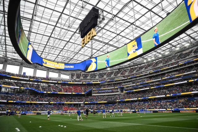 Bosnia-Herzegovina's players warm up ahead of the 2026 World Cup Group B football match between Switzerland and Bosnia and Herzegovina at Los Angeles Stadium in Inglewood on June 18, 2026.  (Photo by Patrick T. Fallon / AFP)