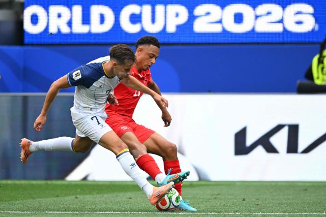 Bosnia-Herzegovina's defender #07 Amar Dedic and Switzerland's forward #11 Dan Ndoye fight for the ball during the 2026 World Cup Group B football match between Switzerland and Bosnia and Herzegovina at Los Angeles Stadium in Inglewood on June 18, 2026.  (Photo by Patrick T. Fallon / AFP)