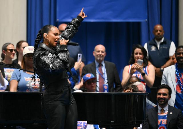 New York Mayor Zohran Mamdani (R) watches US singer-songwriter Alicia Keys perform during a championship celebration and Key to the City ceremony at City Hall Plaza after a ticker-tape parade honoring the Nicks' NBA Finals victory in New York City on June 18, 2026. (Photo by ANGELA WEISS / AFP)