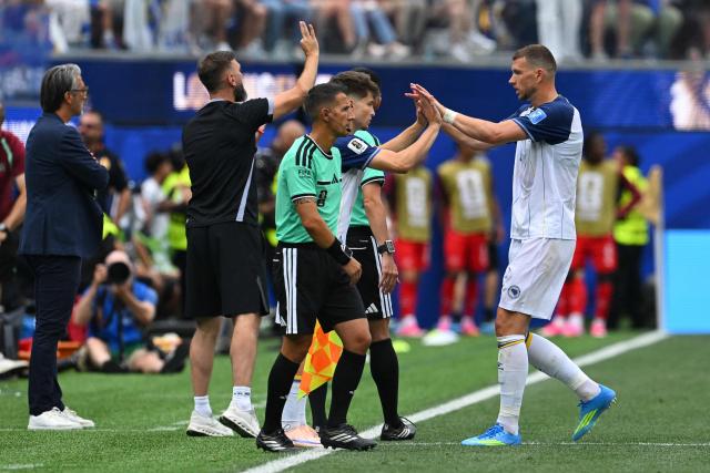 Bosnia-Herzegovina's forward #11 Edin Dzeko leaves the pitch after being substituted off during the 2026 World Cup Group B football match between Switzerland and Bosnia and Herzegovina at Los Angeles Stadium in Inglewood on June 18, 2026.  (Photo by Patrick T. Fallon / AFP)