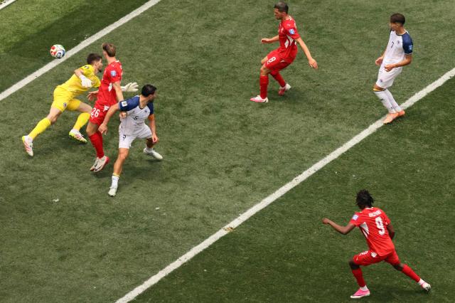 Switzerland's midfielder #09 Johan Manzambi scores his team's third goal during the 2026 World Cup Group B football match between Switzerland and Bosnia and Herzegovina at Los Angeles Stadium in Inglewood on June 18, 2026.  (Photo by Etienne Laurent / AFP)