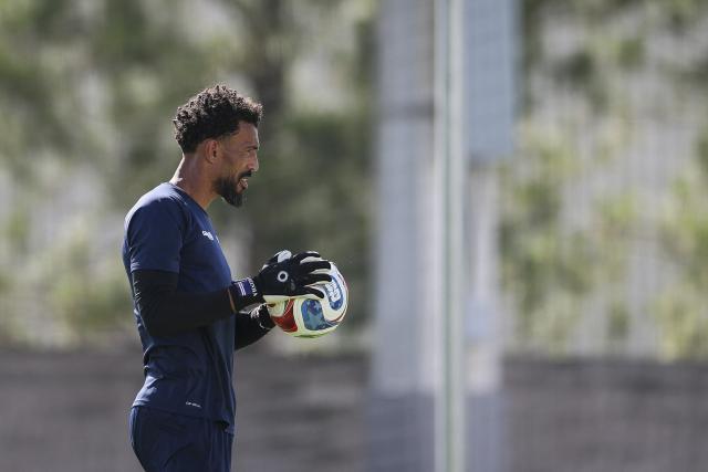 Cape Verde's goalkeeper #01 Vozinha takes part in a training session during the 2026 World Cup tournament at Waters Sportsplex in Tampa, Florida on June 18, 2026. (Photo by PATRICIA DE MELO MOREIRA / AFP)