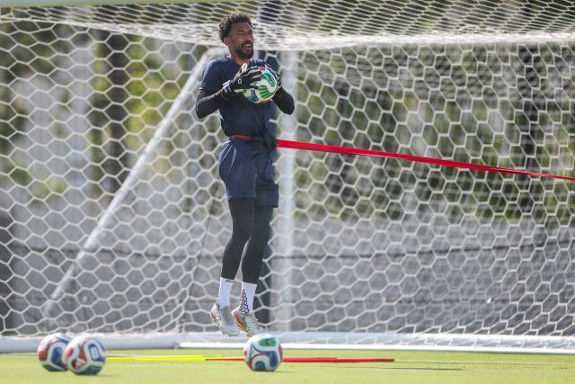 Cape Verde's goalkeeper #01 Vozinha takes part in a training session during the 2026 World Cup tournament at Waters Sportsplex in Tampa, Florida on June 18, 2026. (Photo by PATRICIA DE MELO MOREIRA / AFP)