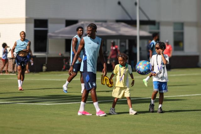 Cape Verde's midfielder #21 Nuno da Costa walks with two children during a training session during the 2026 World Cup tournament at Waters Sportsplex in Tampa, Florida on June 18, 2026. (Photo by PATRICIA DE MELO MOREIRA / AFP)