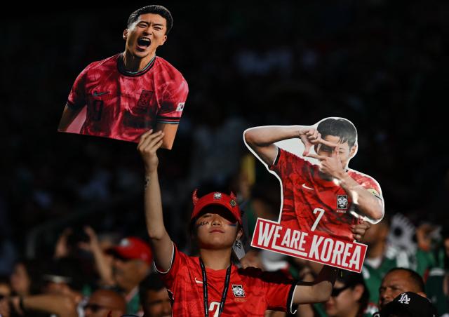 A South Korean fan cheers for her team ahead of the 2026 World Cup Group A football match between Mexico and South Korea at the Guadalajara Stadium in Zapopan on June 18, 2026.  (Photo by CARL DE SOUZA / AFP)