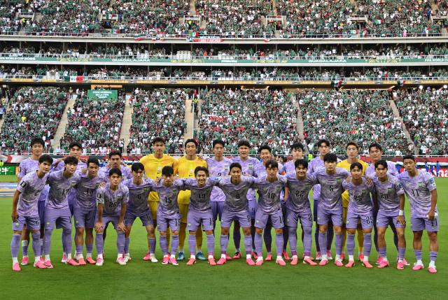 South Korea's players pose for a picture ahead of the 2026 World Cup Group A football match between Mexico and South Korea at the Guadalajara Stadium in Zapopan on June 18, 2026.  (Photo by CARL DE SOUZA / AFP)