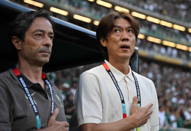 South Korea's head coach Hong Myung-bo (R) sings the national anthem ahead of the 2026 World Cup Group A football match between Mexico and South Korea at the Guadalajara Stadium in Zapopan on June 18, 2026.  (Photo by CARL DE SOUZA / AFP)