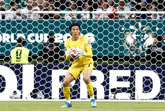 South Korea's goalkeeper #01 Kim Seung-gyu grabs the ball during the 2026 World Cup Group A football match between Mexico and South Korea at the Guadalajara Stadium in Zapopan on June 18, 2026.  (Photo by Ulises RUIZ / AFP)