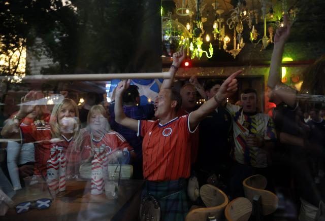Scottish fans react as they gather on the eve of the 2026 World Cup Group C football match between Morocco and Scotland in Boston on June 18, 2026. (Photo by FRANCK FIFE / AFP)