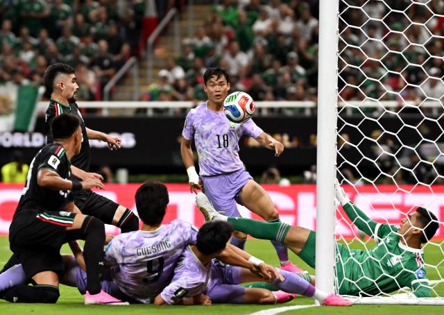 South Korea's forward #09 Cho Gue-sung shoots and misses a chance during the 2026 World Cup Group A football match between Mexico and South Korea at the Guadalajara Stadium in Zapopan on June 18, 2026.  (Photo by CARL DE SOUZA / AFP)