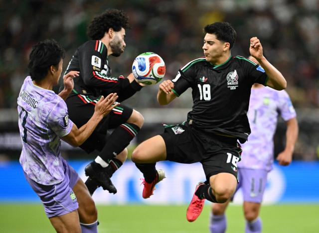 South Korea's forward #09 Cho Gue-sung, Mexico's forward #21 Cesar Huerta and Mexico's midfielder #18 Obed Vargas fight for the ball during the 2026 World Cup Group A football match between Mexico and South Korea at the Guadalajara Stadium in Zapopan on June 18, 2026.  (Photo by CARL DE SOUZA / AFP)