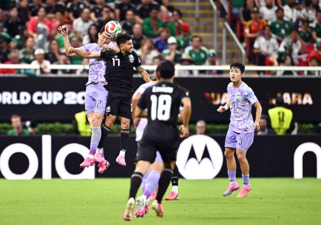 South Korea's goalkeeper #12 Song Bum-keun and Mexico's midfielder #17 Orbelin Pineda fight for the ball during the 2026 World Cup Group A football match between Mexico and South Korea at the Guadalajara Stadium in Zapopan on June 18, 2026.  (Photo by CARL DE SOUZA / AFP)