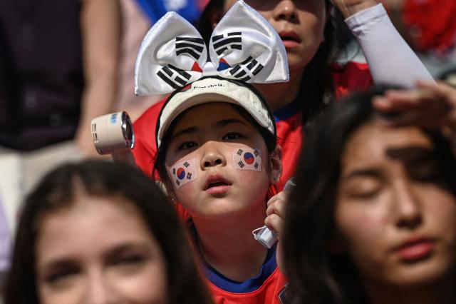 South Korean fans watch the 2026 World Cup football match between South Korea and Mexico on big screens at Gwanghwamun Square in Seoul on June 19, 2026. (Photo by Jade GAO / AFP)