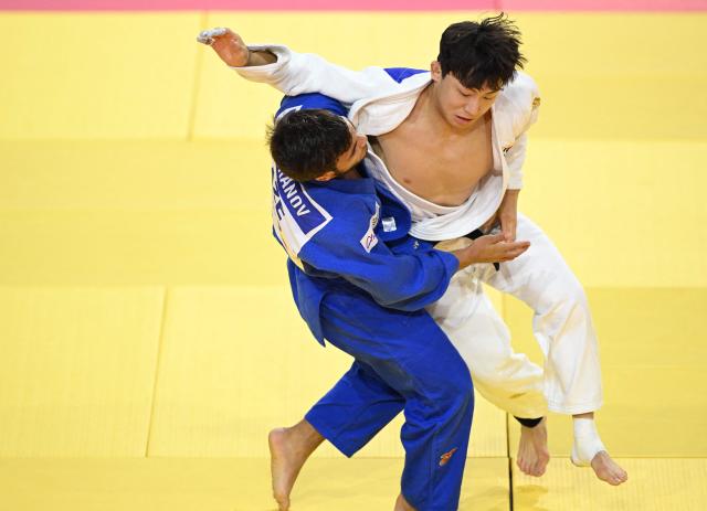 Kim  Chann-yeong of South Korea (white) competes with Nizami Imranov of Azerbaijan (blue) during their quarterfinal Men under 66kg at the Judo Ulaanbaatar Grand Slam 2026 in Ulaanbaatar, Mongolia on June 19, 2026. (Photo by ADEK BERRY / AFP)
