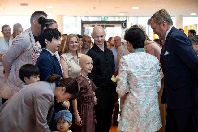 Empress Masako of Japan (2nd R) and Netherlands' King Willem-Alexander (R) speak to a child during their visit at the Princess Máxima Centre for Pediatric Oncology in Utrecht on June 19, 2026, as part of Japan's imperial couple three-day visit to The Netherlands. (Photo by Lina SELG / AFP)