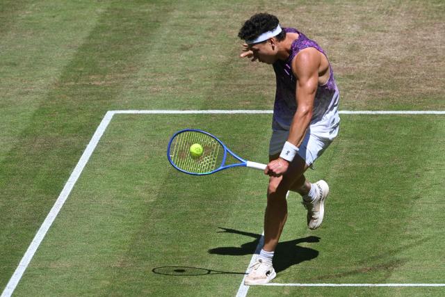 USA's Ben Shelton returns the ball to USA's Taylor Fritz during their men's singles quarter-final match of the Halle Open ATP tennis tournament in Halle, western Germany, on June 19, 2026. (Photo by CARMEN JASPERSEN / AFP)