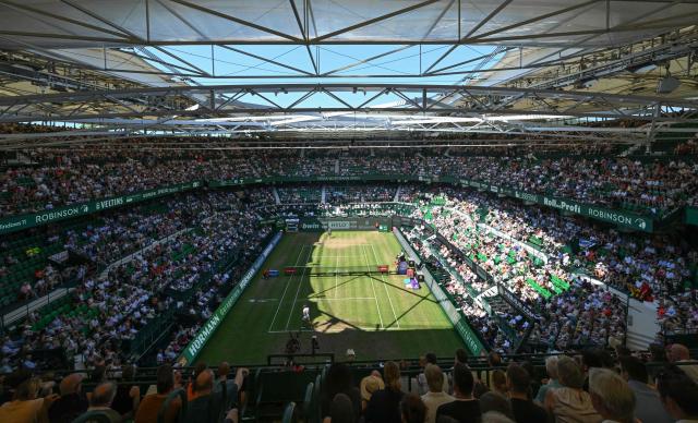 The court is pictured during the men's singles quarter-final match Germany's Alexander Zverev vs Belgium's Raphael Collignon of the Halle Open ATP tennis tournament in Halle, western Germany, on June 19, 2026. (Photo by CARMEN JASPERSEN / AFP)