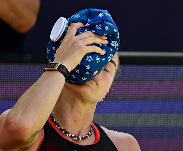 Belarus' Aryna Sabalenka cools herself during her women's singles quarter-final match against Czech Republic's Nikola Bartunkova at the WTA500 Berlin Tennis Open tournament in Berlin on June 19, 2026. (Photo by Tobias SCHWARZ / AFP)