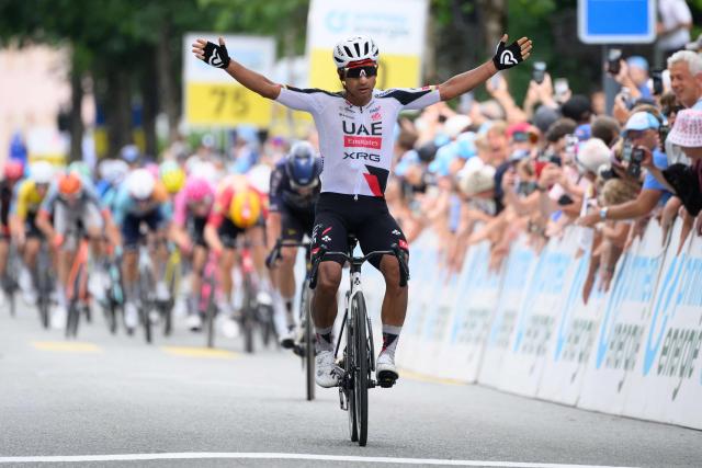 UAE Team Emirates-XRG's Ecuadorian rider Jhonatan Narvaez celebrates crossing the finish line to win in the third stage, 157,4 km from Bad Ragaz to Bad Ragaz, of the Men’s Tour of Switzerland (Tour de Suisse) cycling race in Bad Ragaz on June 19, 2026. (Photo by HAROLD CUNNINGHAM / AFP)