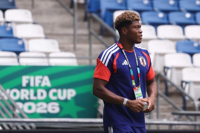 Japan's goalkeeper #01 Zion Suzuki arrives to take part in an MD-1 training session in Monterrey stadium i Monterrey, on June 19, 2026, on the eve of the 2026 World Cup Group F football match between Tunisia and Japan.  (Photo by Julio Cesar AGUILAR / AFP)