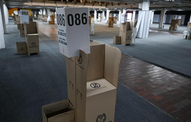 View of the Corferias polling center in Bogota,on June 19, 2026, ahead of the presidential runoff election. Colombians vote on June 21, 2026 in a presidential runoff pitting a hard-right opera-singer-turned-lawyer against a leftist senator, an election with stark consequences for the country's stumbling peace process with armed groups and strained ties with Washington. (Photo by Juan BARRETO / AFP)