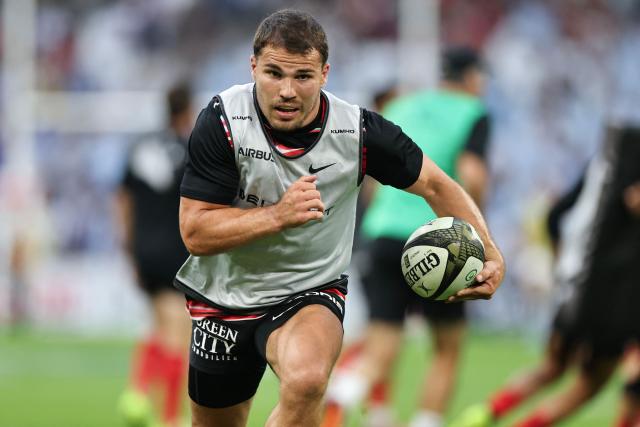 France's Antoine Dupont warms up prior to the French Top14 rugby union semi-final match between Stade Toulousain Rugby (Toulouse) and Racing 92 at the Velodrome stadium in Marseille, southern France on June 19, 2026. (Photo by Thibaud MORITZ / AFP)