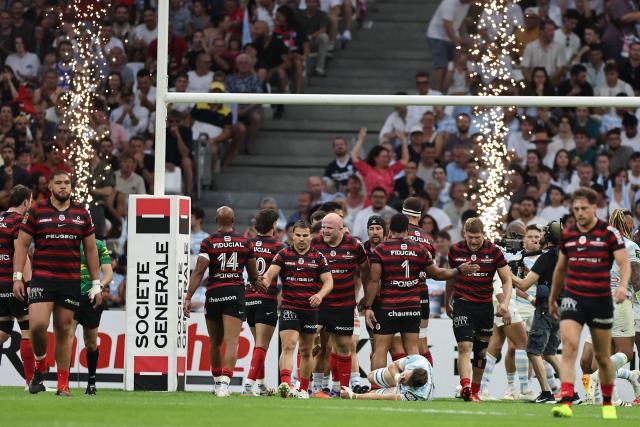 Stade Toulousain's players celebrate after scoring a try during the French Top14 rugby union semi-final match between Stade Toulousain Rugby (Toulouse) and Racing 92 at the Velodrome stadium in Marseille, southern France on June 19, 2026. (Photo by Thibaud MORITZ / AFP)