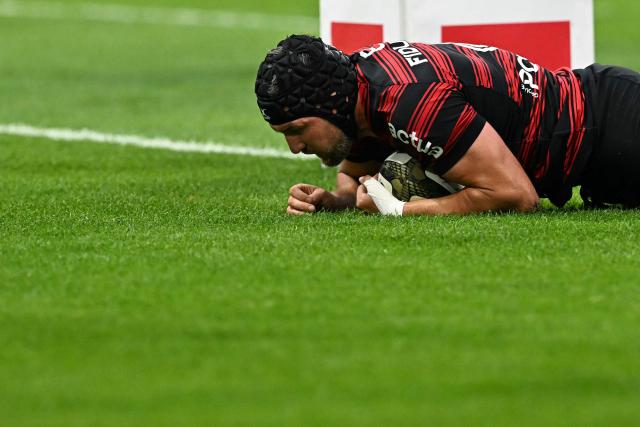 Toulouse's French flanker Francois Cros scores a try during the French Top14 rugby union semi-final match between Stade Toulousain Rugby (Toulouse) and Racing 92 at the Velodrome stadium in Marseille, southern France on June 19, 2026. (Photo by Gabriel BOUYS / AFP)