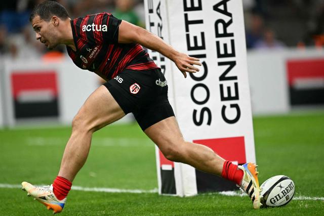 Toulouse's French scrum-half Antoine Dupont scores a try during the French Top14 rugby union semi-final match between Stade Toulousain Rugby (Toulouse) and Racing 92 at the Velodrome stadium in Marseille, southern France on June 19, 2026. (Photo by Gabriel BOUYS / AFP)
