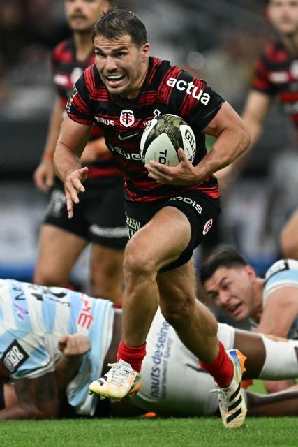 Toulouse's French scrum-half Antoine Dupont runs with the ball to score a try during the French Top14 rugby union semi-final match between Stade Toulousain Rugby (Toulouse) and Racing 92 at the Velodrome stadium in Marseille, southern France on June 19, 2026. (Photo by Gabriel BOUYS / AFP)