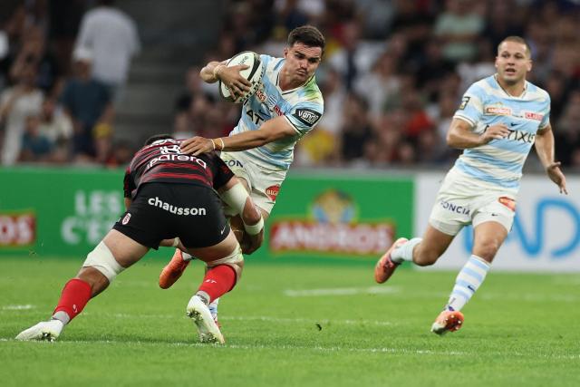 Racing 92' French full-back Max Spring runs with the ball during the French Top14 rugby union semi-final match between Stade Toulousain Rugby (Toulouse) and Racing 92 at the Velodrome stadium in Marseille, southern France on June 19, 2026. (Photo by Thibaud MORITZ / AFP)