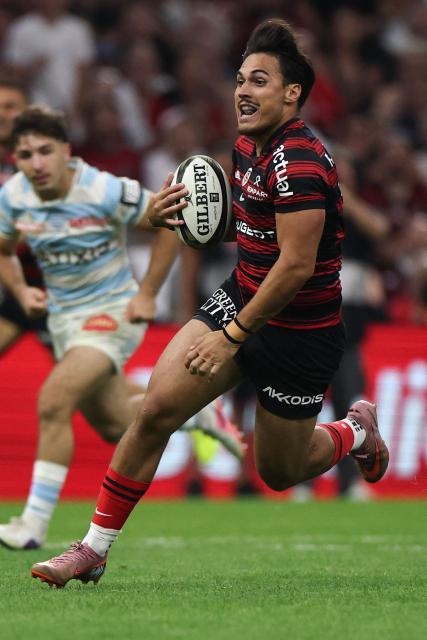 Toulouse's French centre Kalvin Gourgues runs with the ball to score a try during the French Top14 rugby union semi-final match between Stade Toulousain Rugby (Toulouse) and Racing 92 at the Velodrome stadium in Marseille, southern France on June 19, 2026. (Photo by Thibaud MORITZ / AFP)