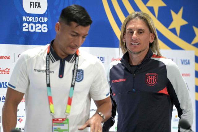 Ecuador's Argentine head coach Sebastian Beccacece (R) and midfielder #21 Alan Franco (L) arrive for an MD-1 press conference at the Kansas City Stadium in Kansas City on June 19, 2026, on the eve of the 2026 World Cup Group E football match between Ecuador and Curacao.  (Photo by JUAN MABROMATA / AFP)
