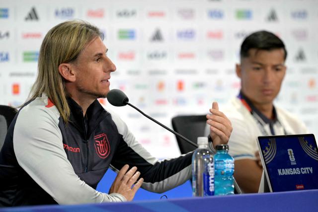 Ecuador's Argentine head coach Sebastian Beccacece (L) gives an MD-1 press conference next to midfielder #21 Alan Franco (R) at the Kansas City Stadium in Kansas City on June 19, 2026, on the eve of the 2026 World Cup Group E football match between Ecuador and Curacao.  (Photo by JUAN MABROMATA / AFP)