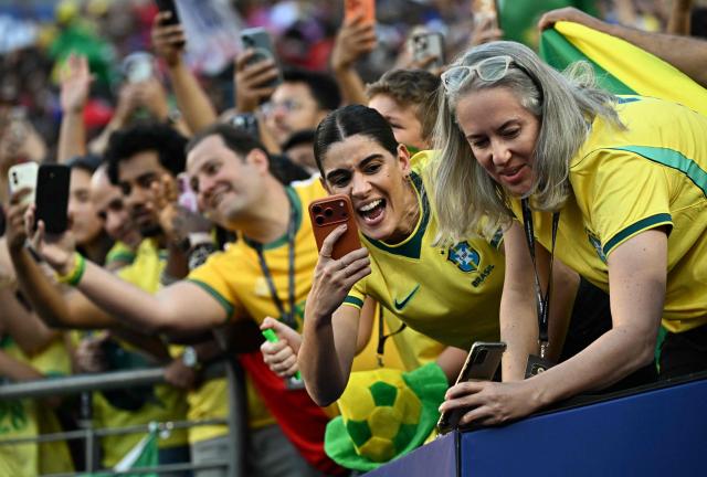 Brazilian fans cheer for their team ahead of the 2026 World Cup Group C football match between Brazil and Haiti at the Philadelphia Stadium in Philadelphia on June 19, 2026.  (Photo by Jewel SAMAD / AFP)